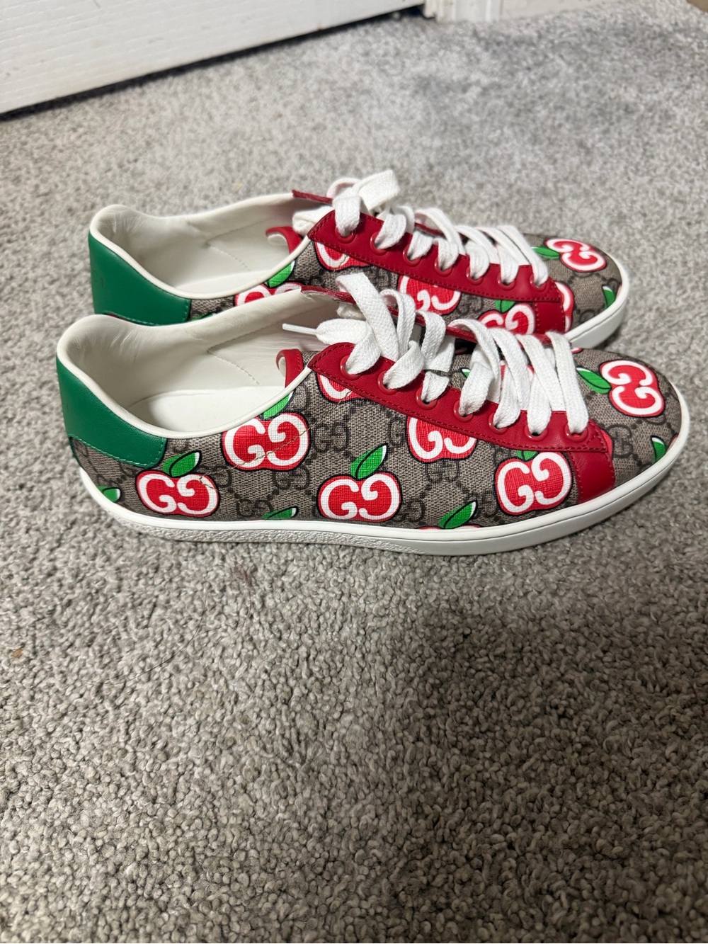 Gucci Kids Red Apple Print Low-Top Sneakers with Green Heel